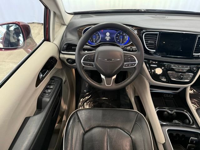 Used 2022 Chrysler Pacifica Limited FWD image 15