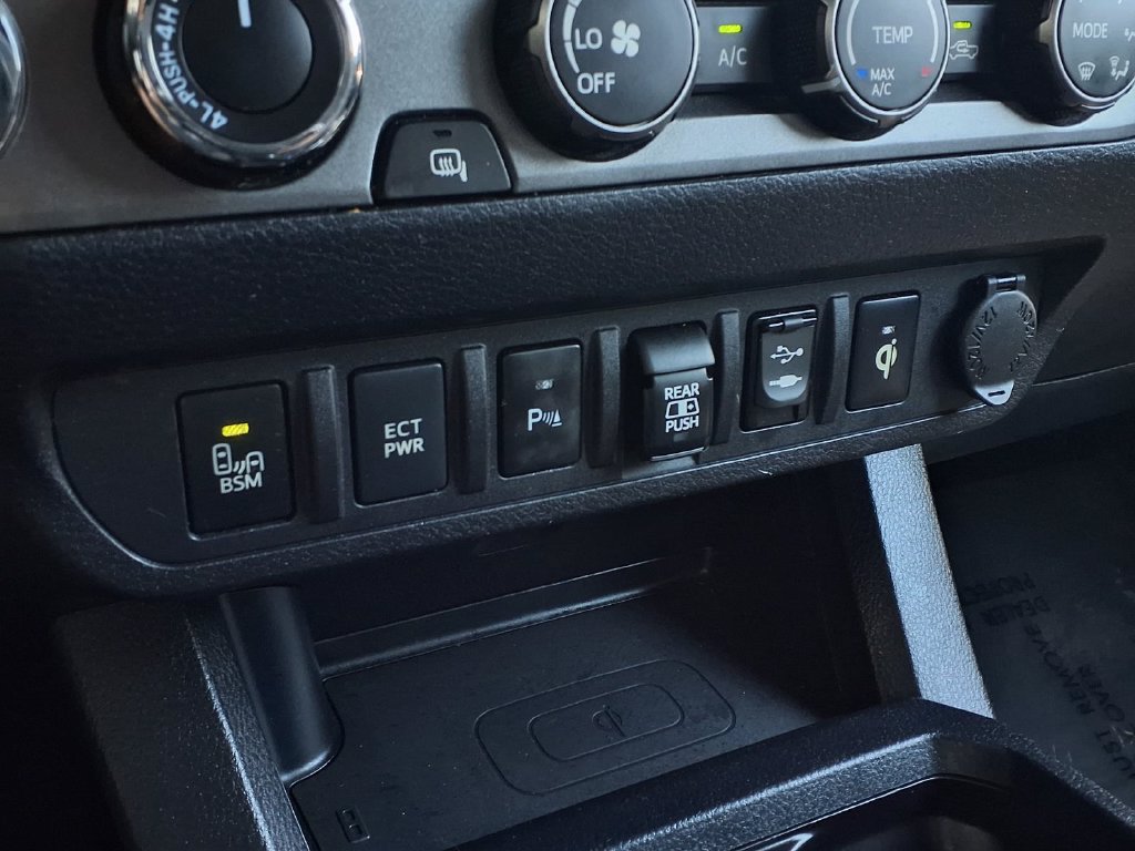 Used 2019 Toyota Tacoma TRD Off-Road w/ Exterior Package AWD/4WD image 11