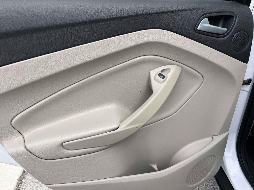 Used 2017 Ford Escape Titanium image 8