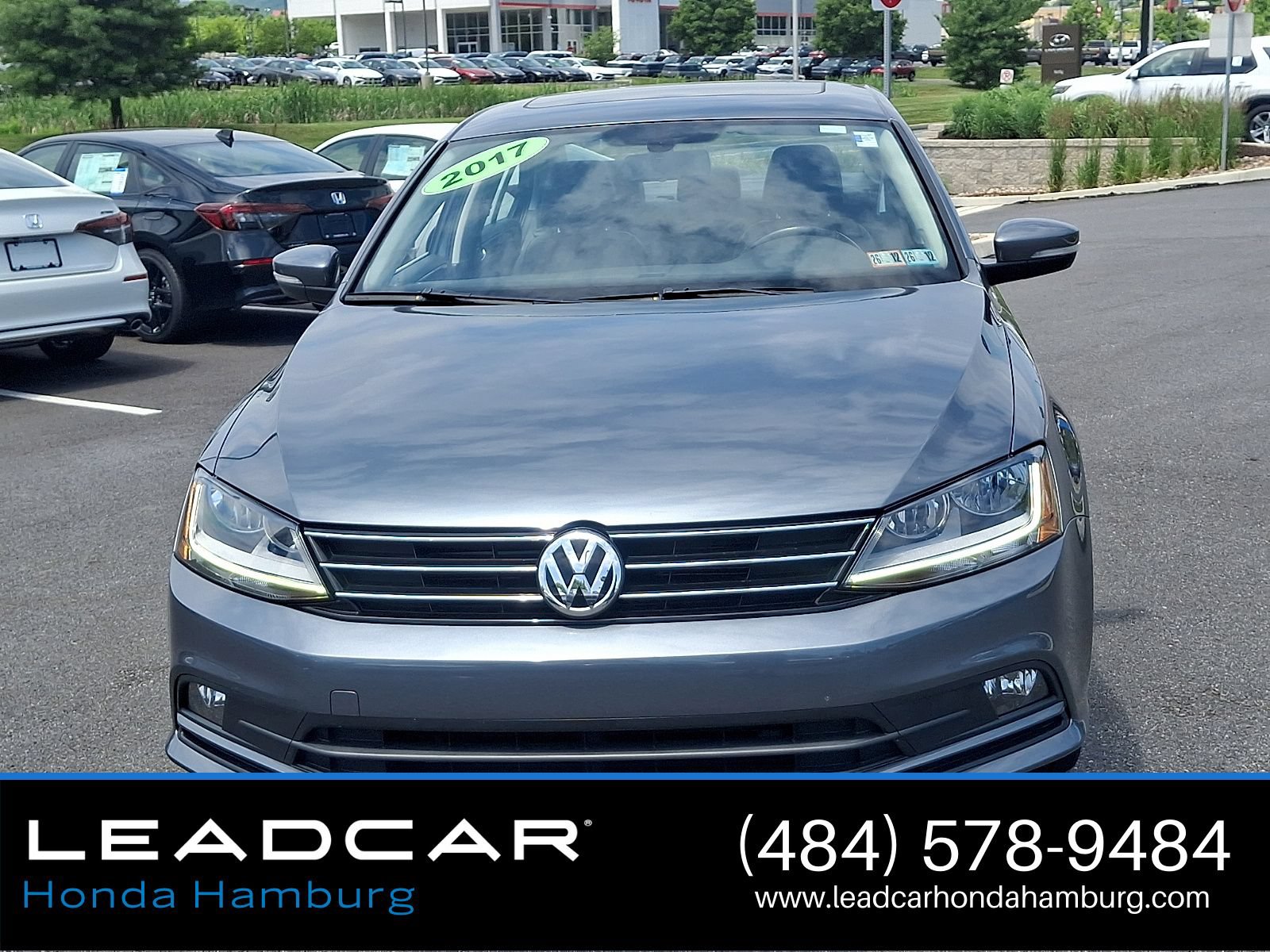 Used 2017 Volkswagen Jetta SEL FWD image 2