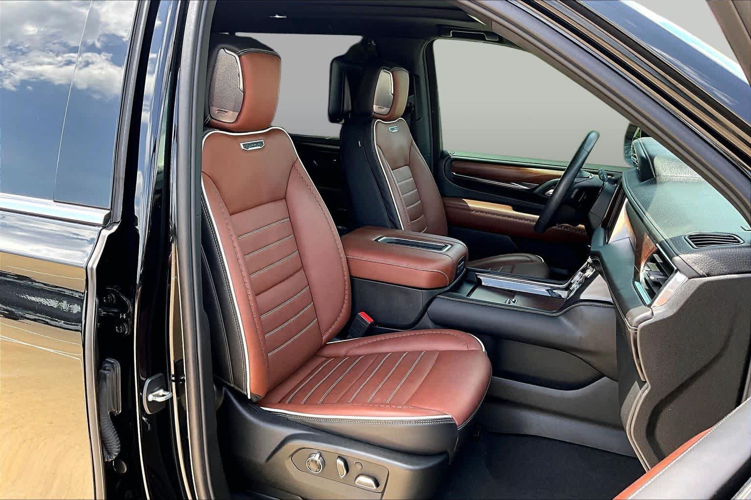 Used 2024 GMC Yukon XL Denali Ultimate AWD/4WD image 9