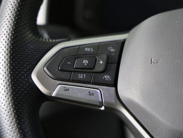 Used 2023 Volkswagen Atlas SEL R-Line image 15