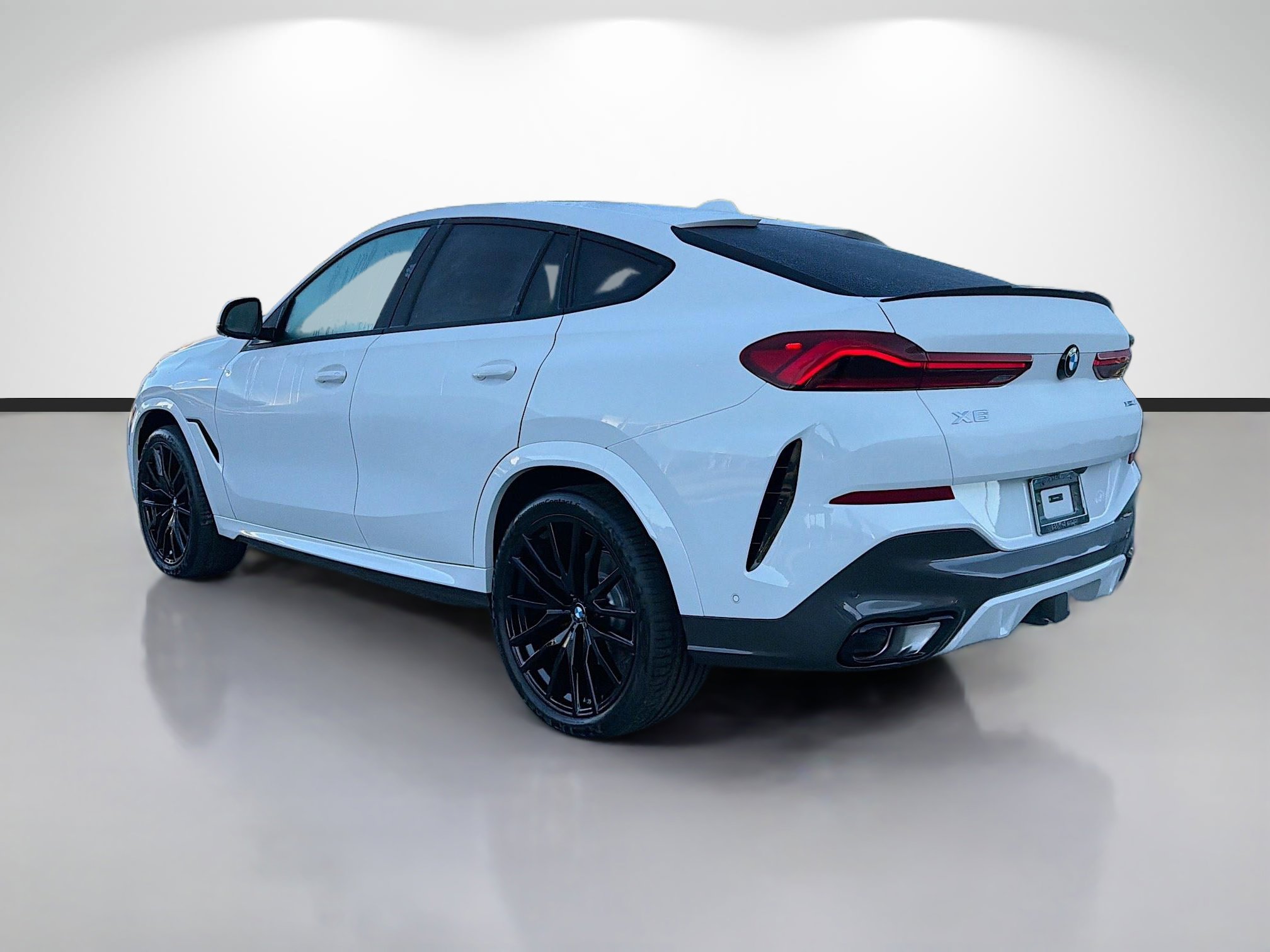 New 2026 BMW X6 xDrive40i w/ Executive Package image 5