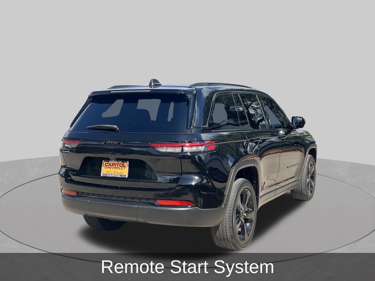Used 2023 Jeep Grand Cherokee Altitude AWD/4WD image 5