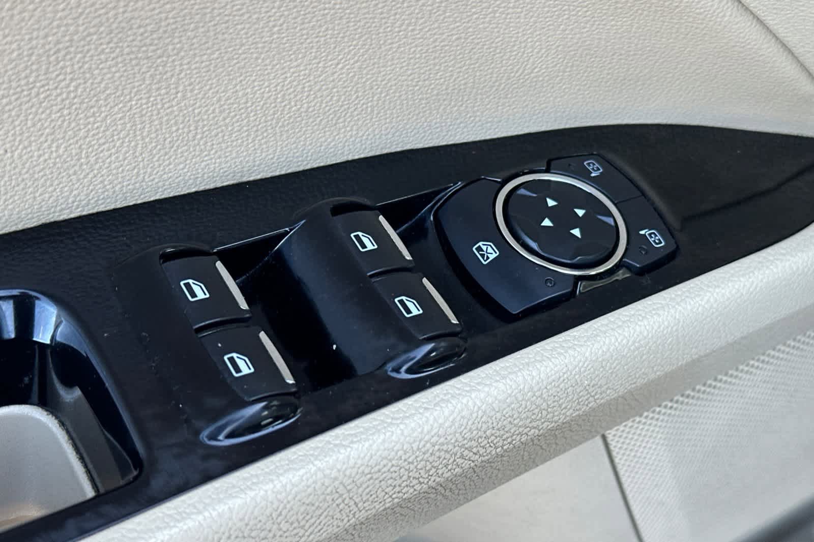 Used 2016 Ford Fusion Energi SE image 13
