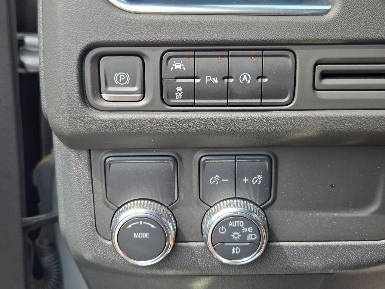 Used 2023 GMC Yukon SLT RWD image 18