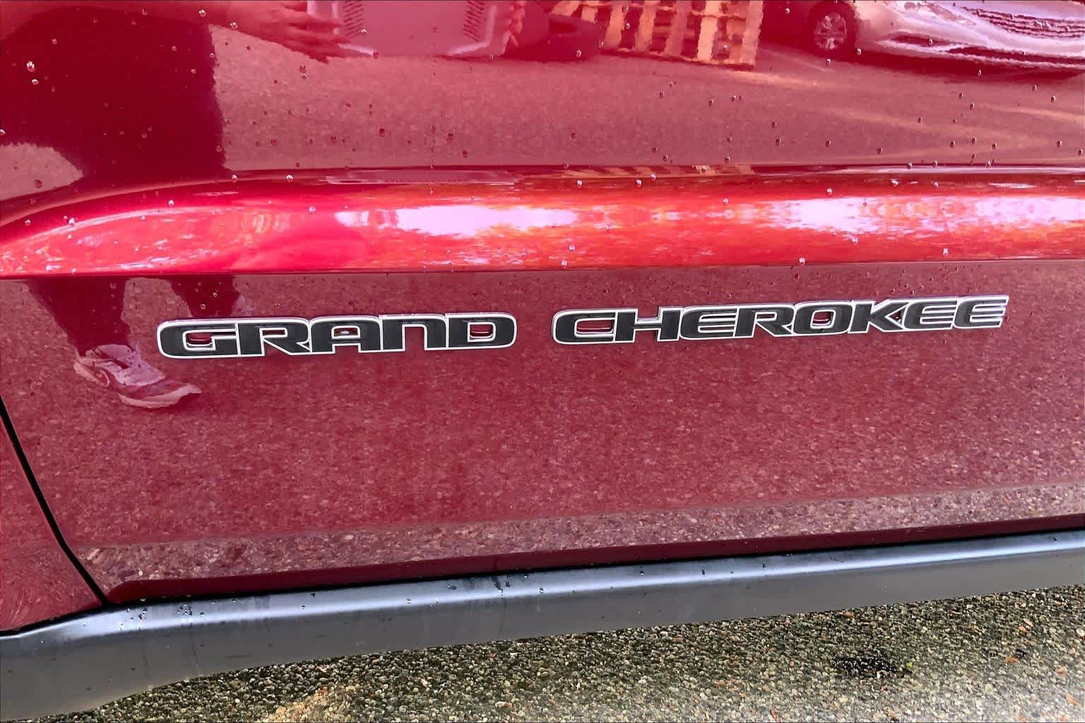 Used 2020 Jeep Grand Cherokee Laredo AWD/4WD image 10