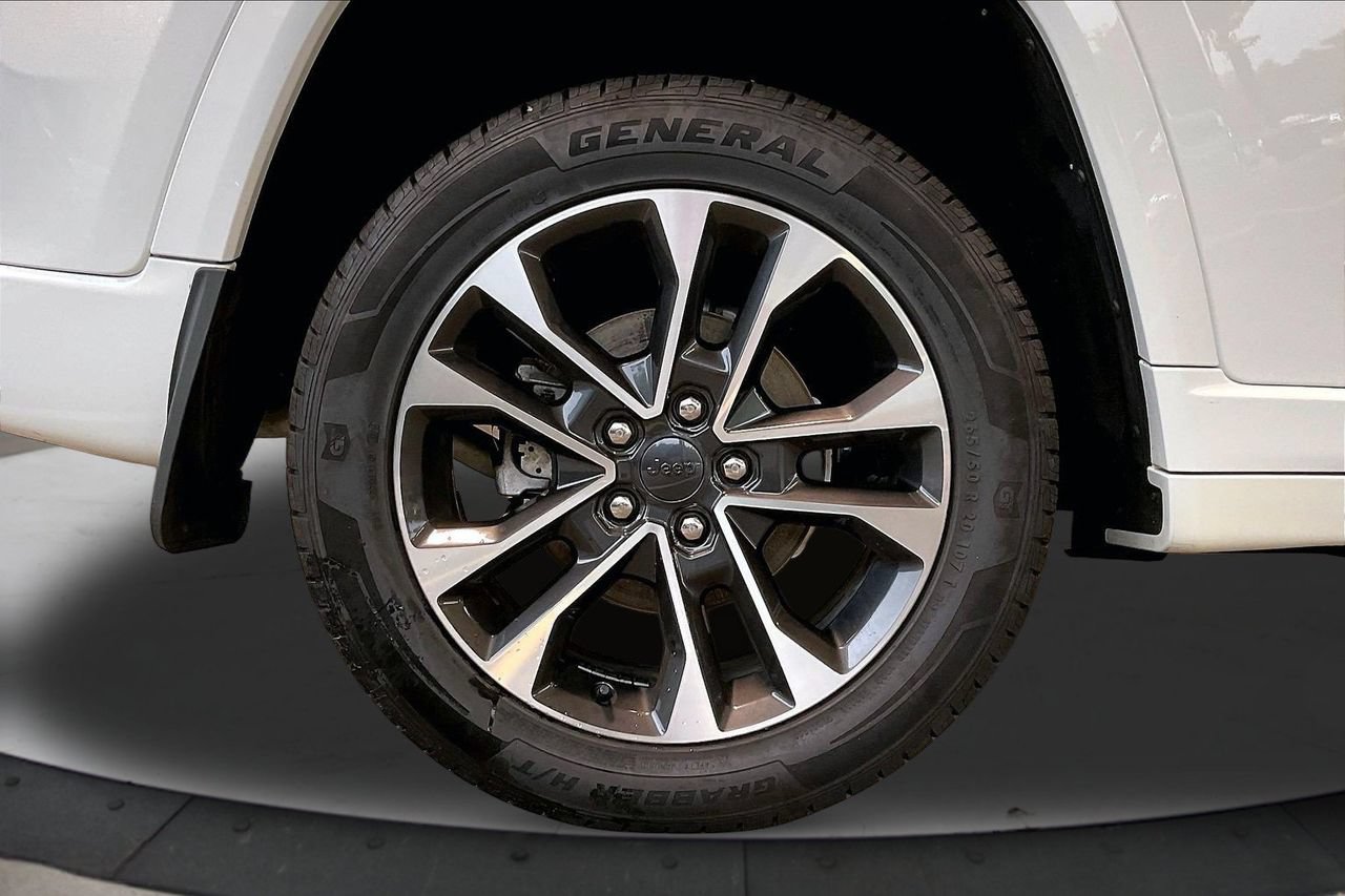 Certified 2022 Jeep Grand Cherokee Overland w/ Luxury Tech Group IV AWD/4WD image 38