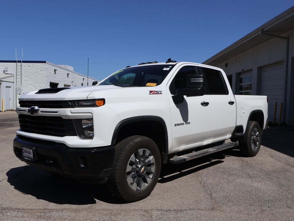 Used 2024 Chevrolet Silverado 2500 Custom w/ Custom Value Package AWD/4WD image 4