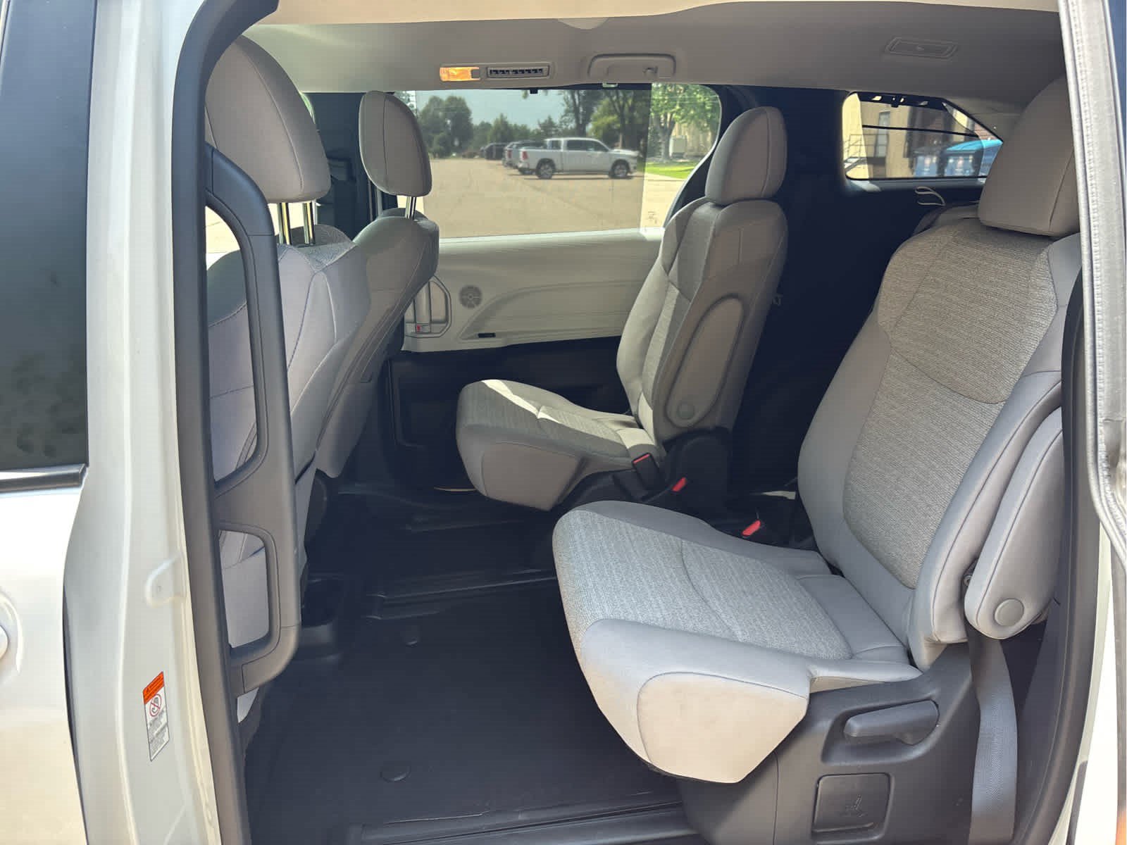 Used 2026 Toyota Sienna LE FWD image 8