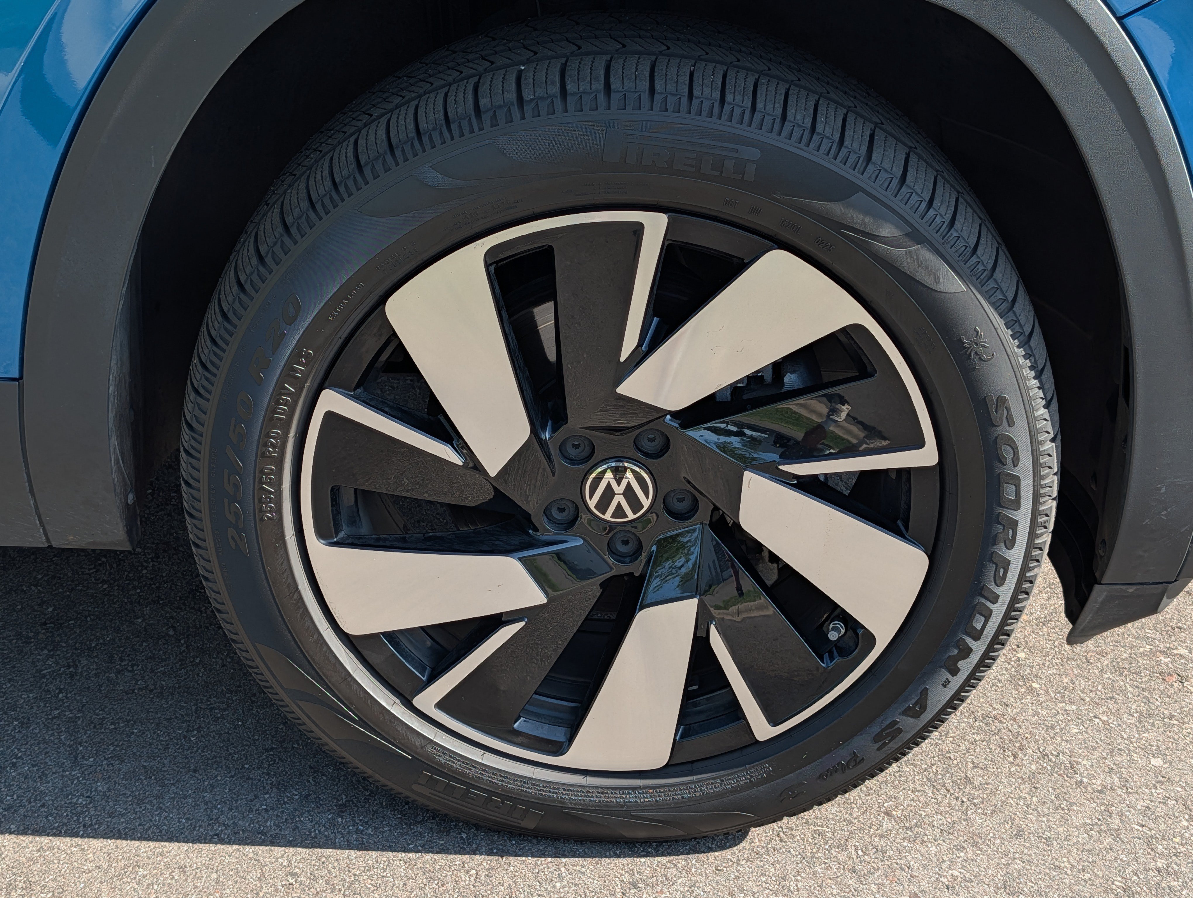 Used 2024 Volkswagen Atlas Cross Sport SEL AWD/4WD image 15