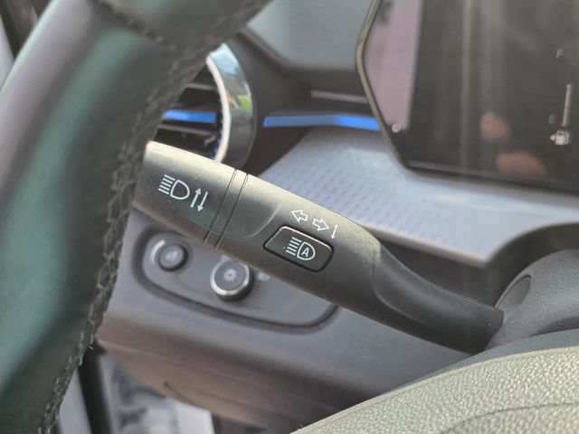 Used 2025 Chevrolet Trax LT w/ LT Convenience Package FWD image 30