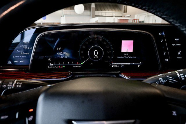 Used 2023 Cadillac Escalade ESV Premium Luxury image 32