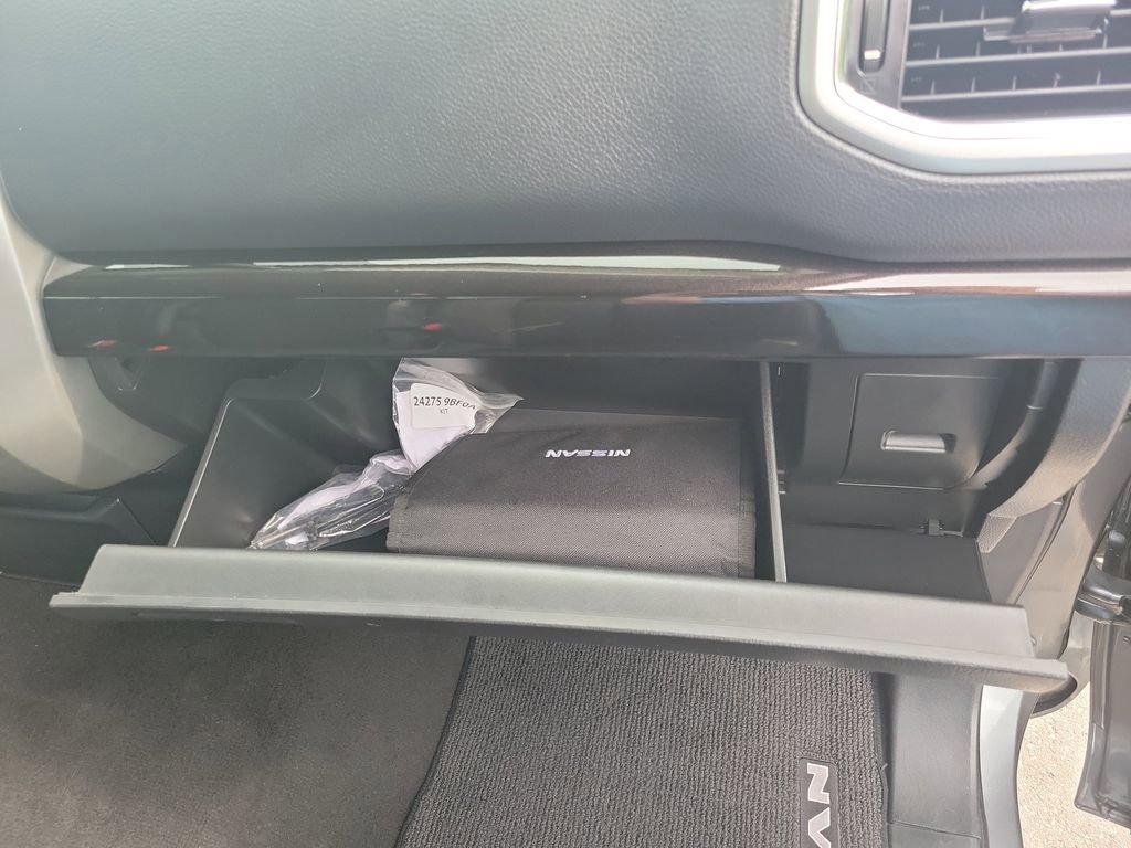 Used 2018 Nissan Titan SV RWD image 40