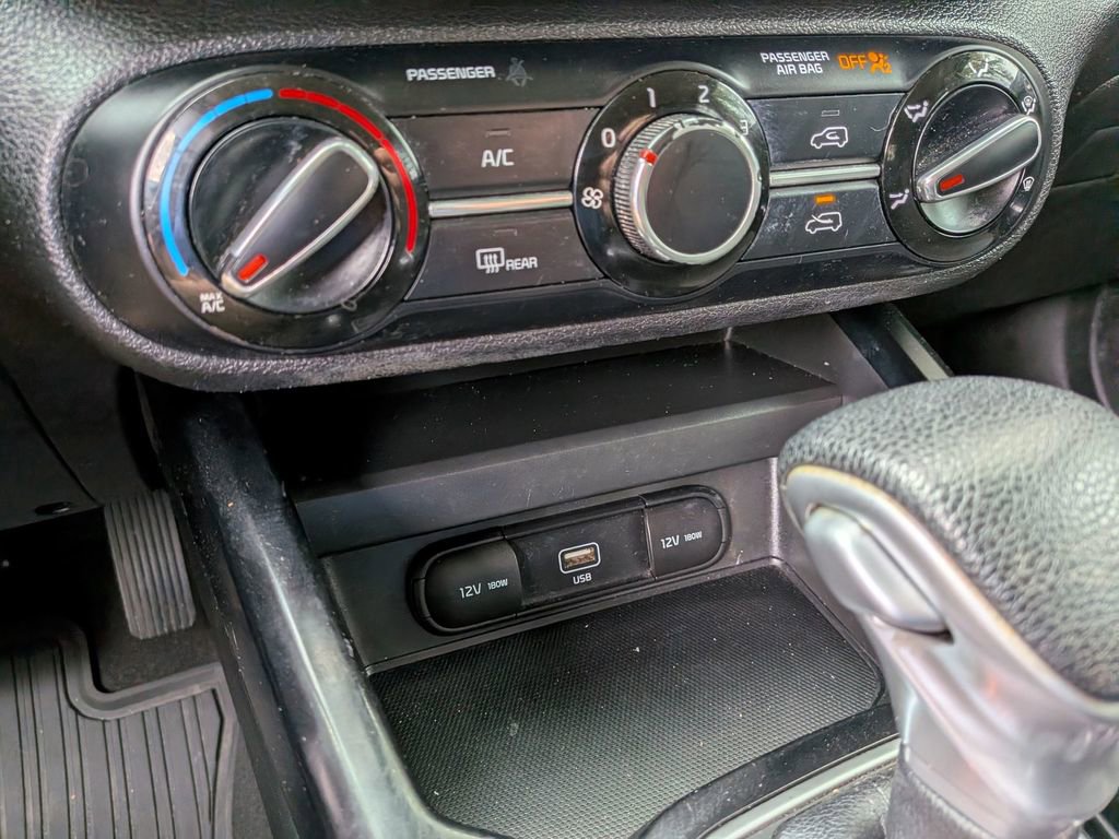 Used 2020 Kia Soul S FWD image 17