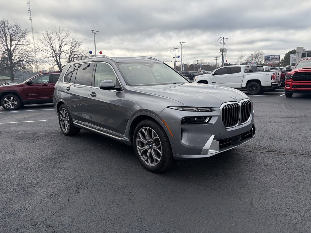 Used 2024 BMW X7 xDrive40i w/ Premium Package image 3