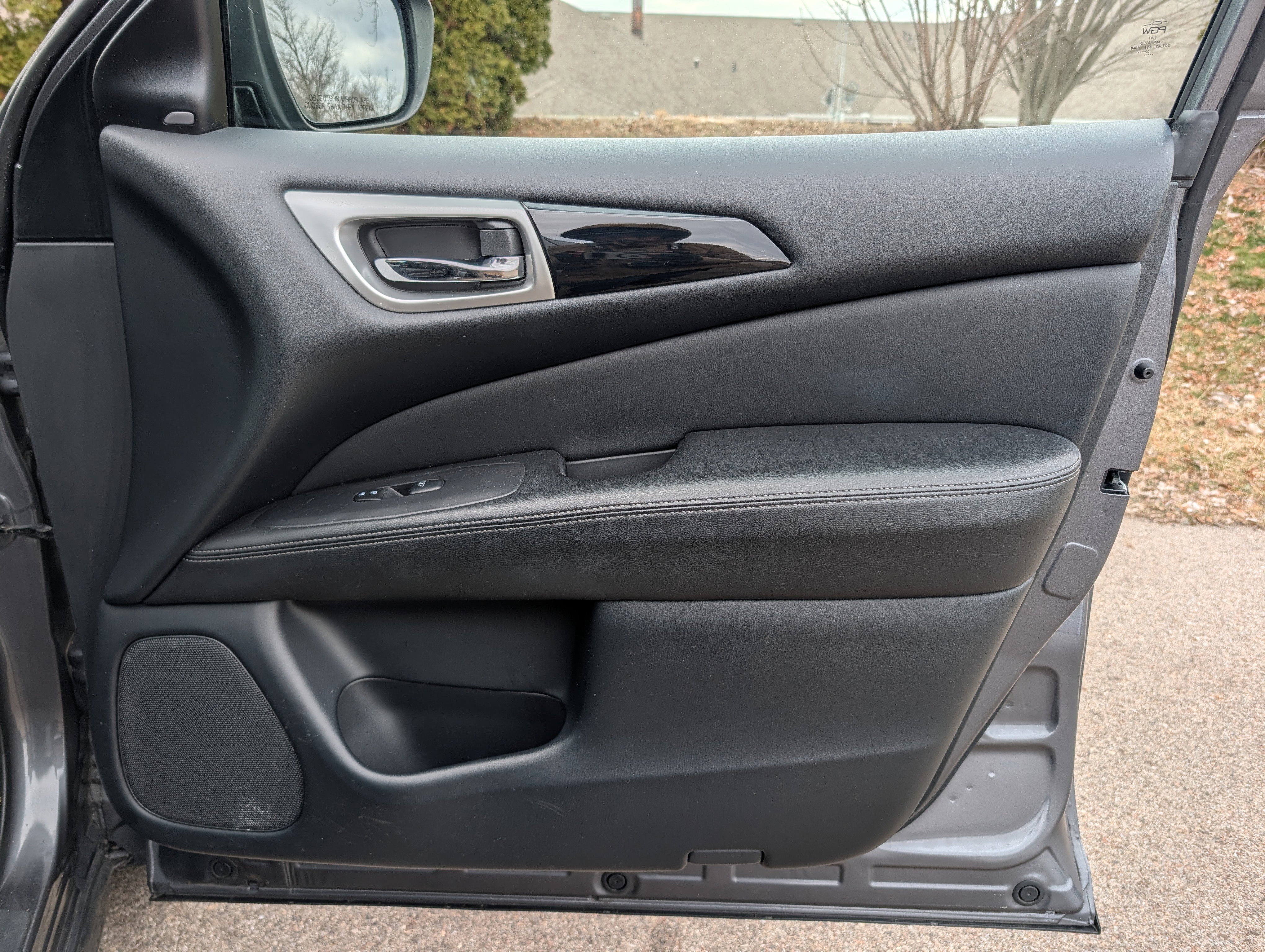 Used 2019 Nissan Pathfinder SV image 29