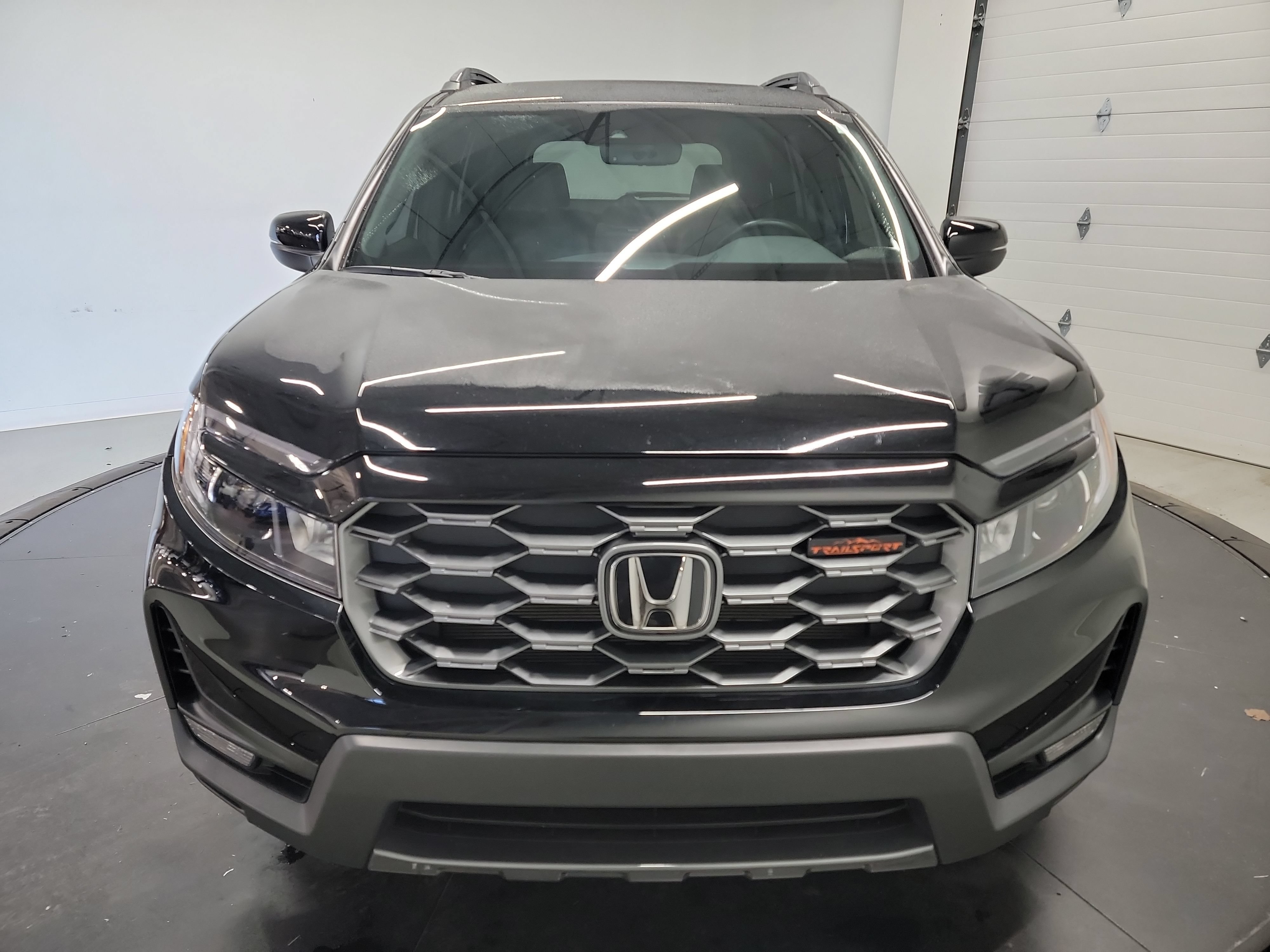 Used 2024 Honda Passport TrailSport image 2