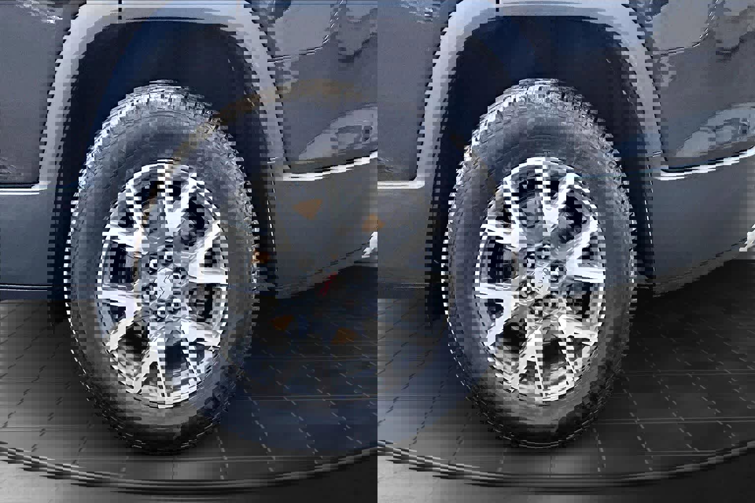 Used 2023 GMC Acadia SLE w/ Driver Convenience Package image 36