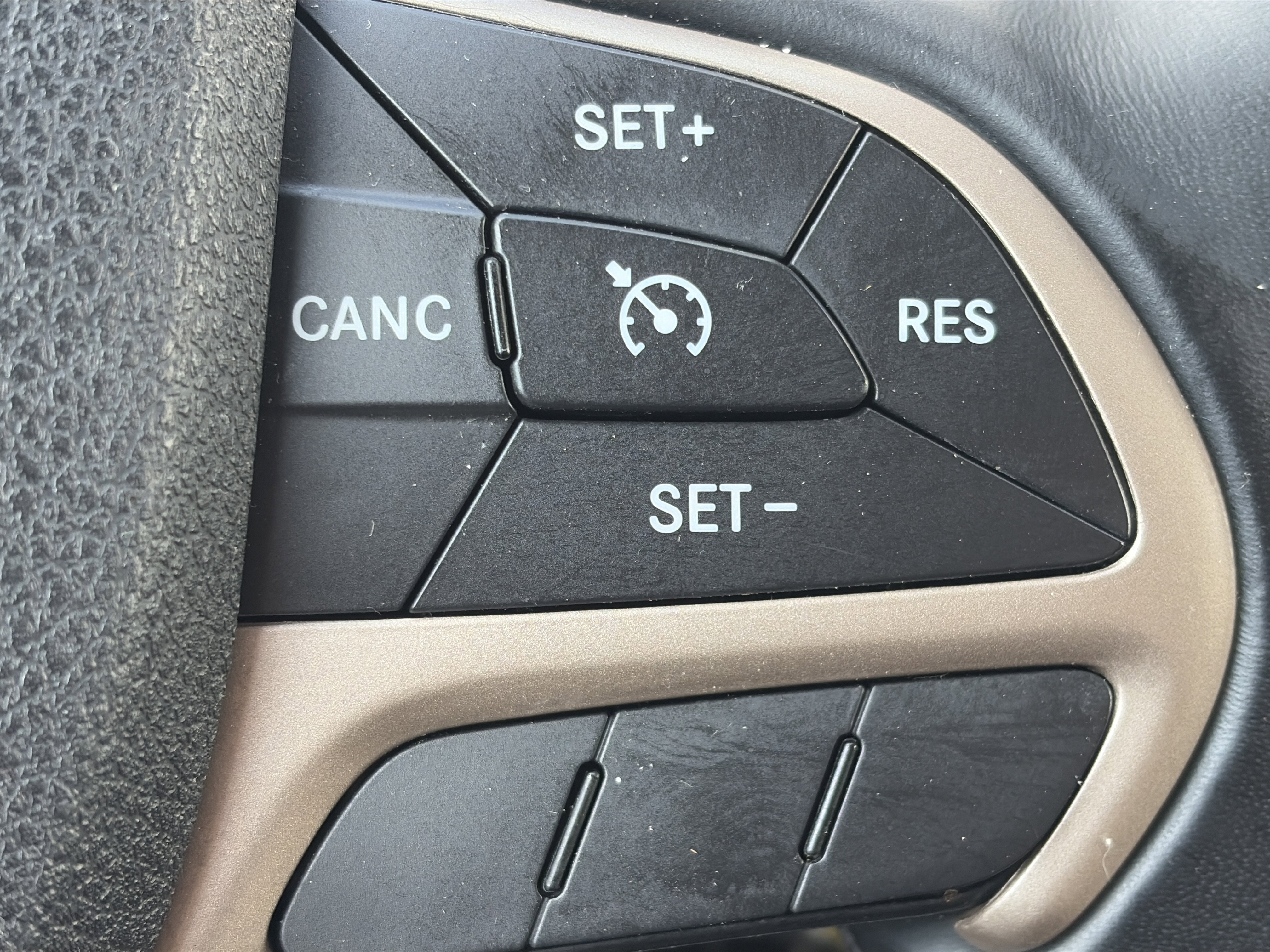 Used 2017 Jeep Cherokee Latitude AWD/4WD image 18
