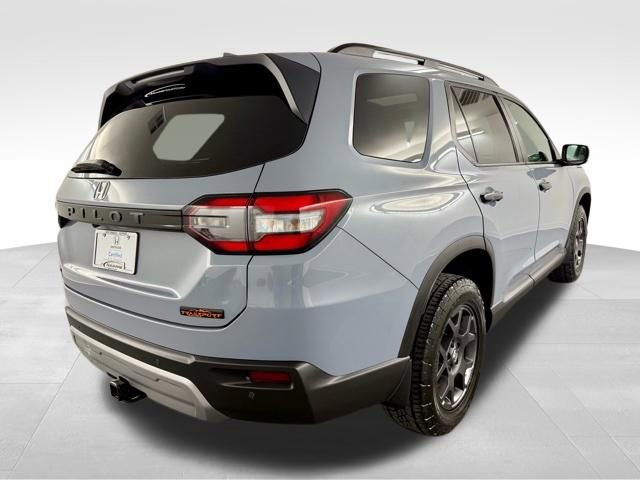Certified 2025 Honda Pilot TrailSport image 8