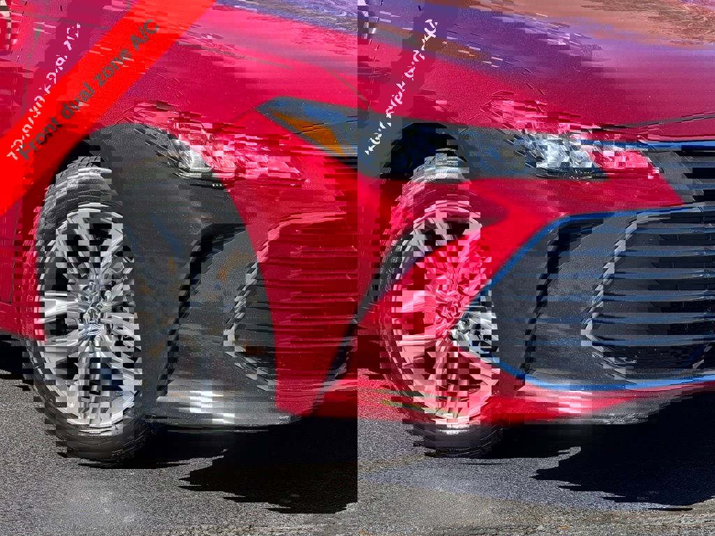 Used 2019 Toyota Avalon XLE w/ Moonroof Package image 7