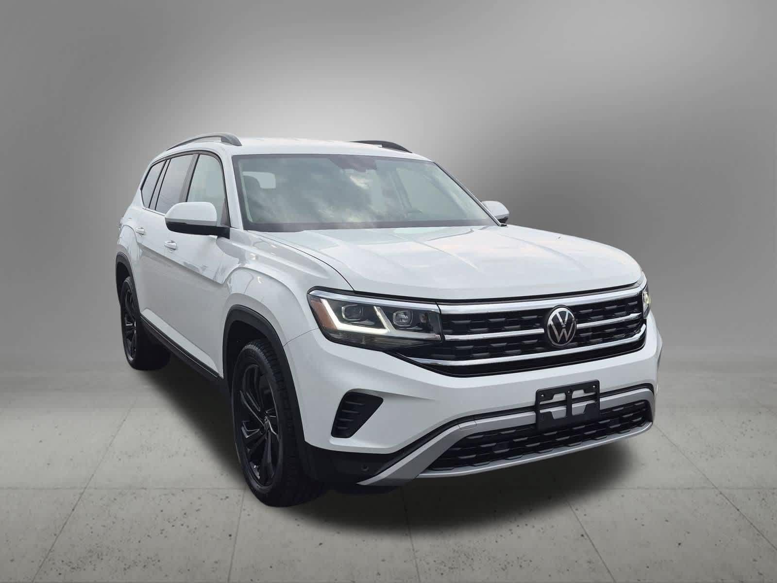 Used 2023 Volkswagen Atlas SE w/ Black Wheel Package FWD image 8