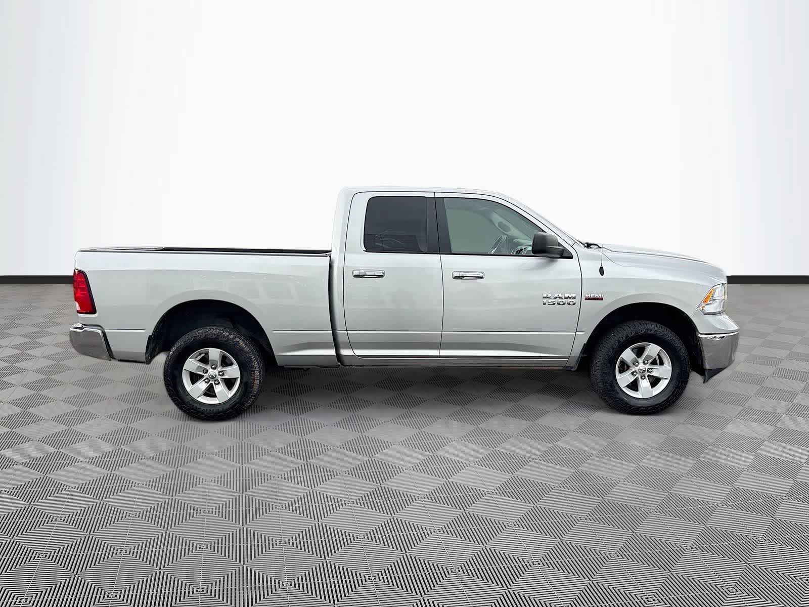 Used 2017 RAM 1500 Classic SLT RWD image 4