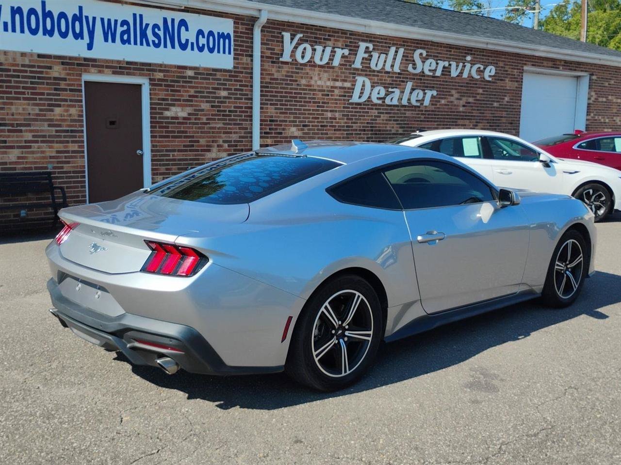 Used 2024 Ford Mustang Coupe RWD image 5