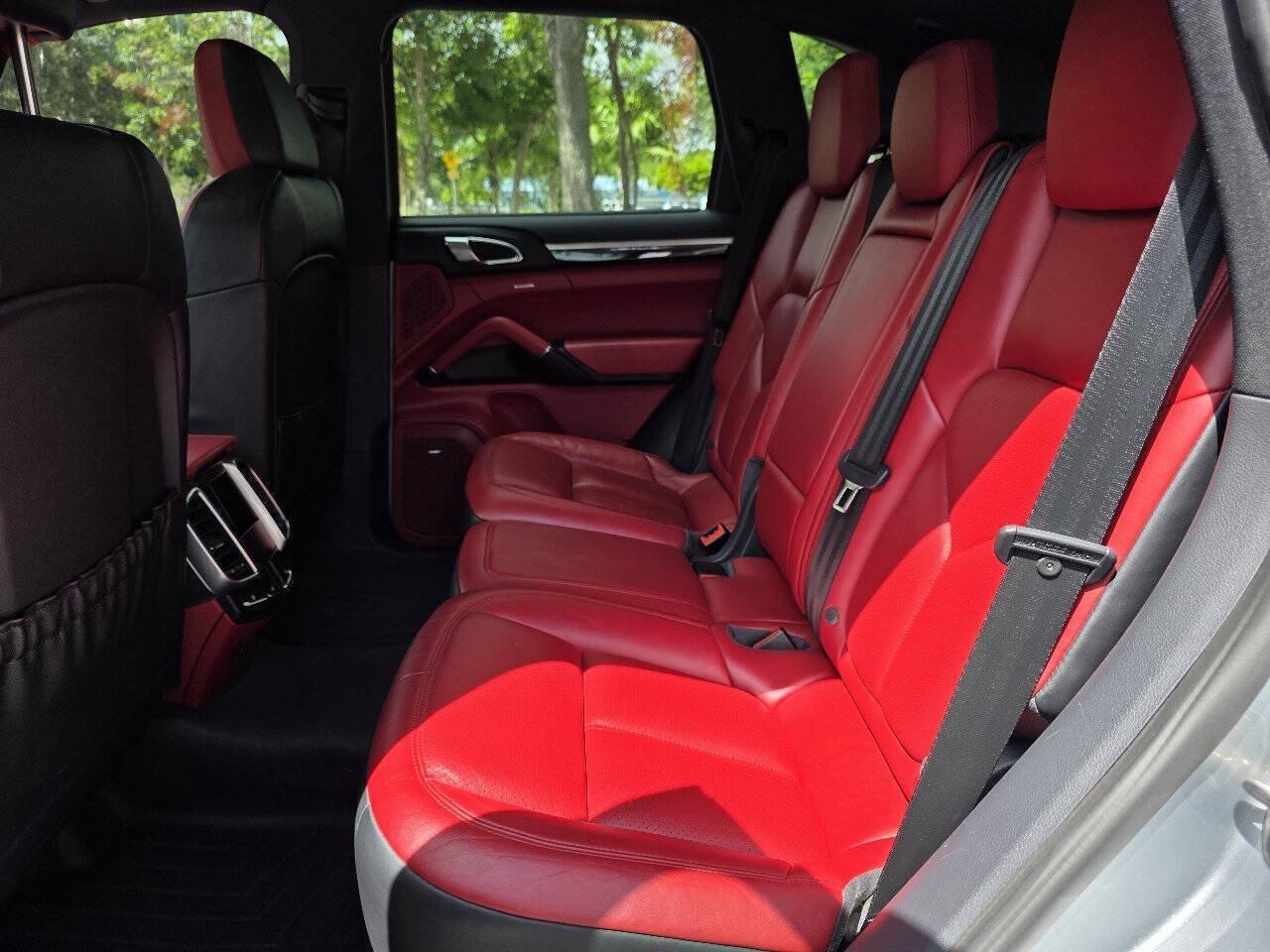 Used 2016 Porsche Cayenne S AWD/4WD image 11