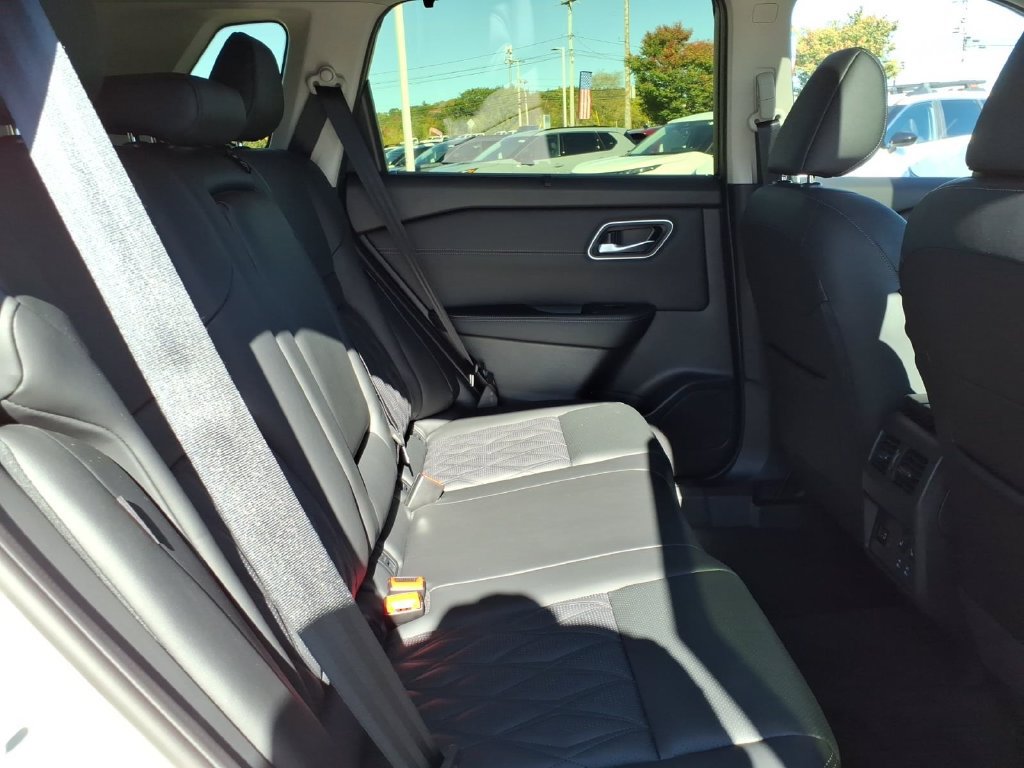 New 2026 Nissan Rogue Platinum AWD/4WD image 9