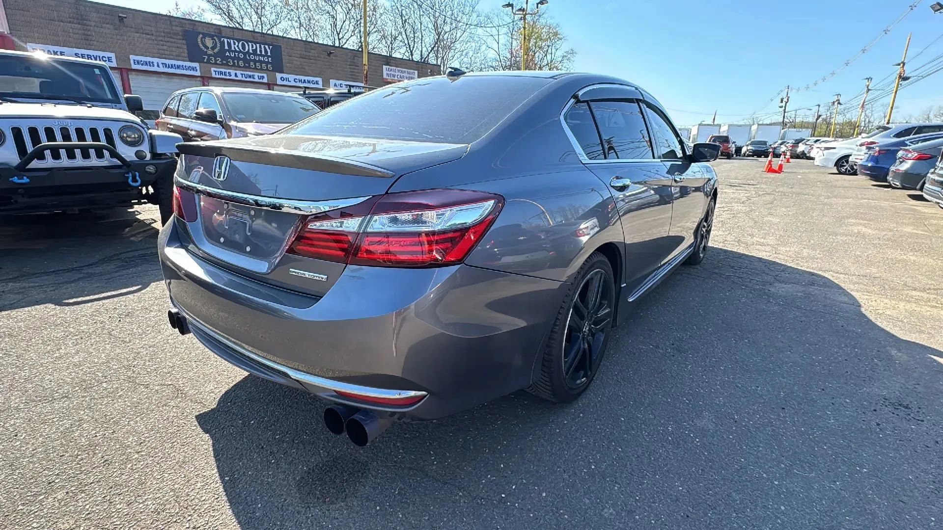 Used 2017 Honda Accord Sport Special Edition image 5