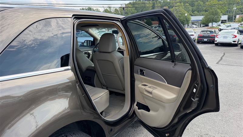 Used 2011 Lincoln MKX 2WD w/ 101A Rapid Spec Order Code image 38