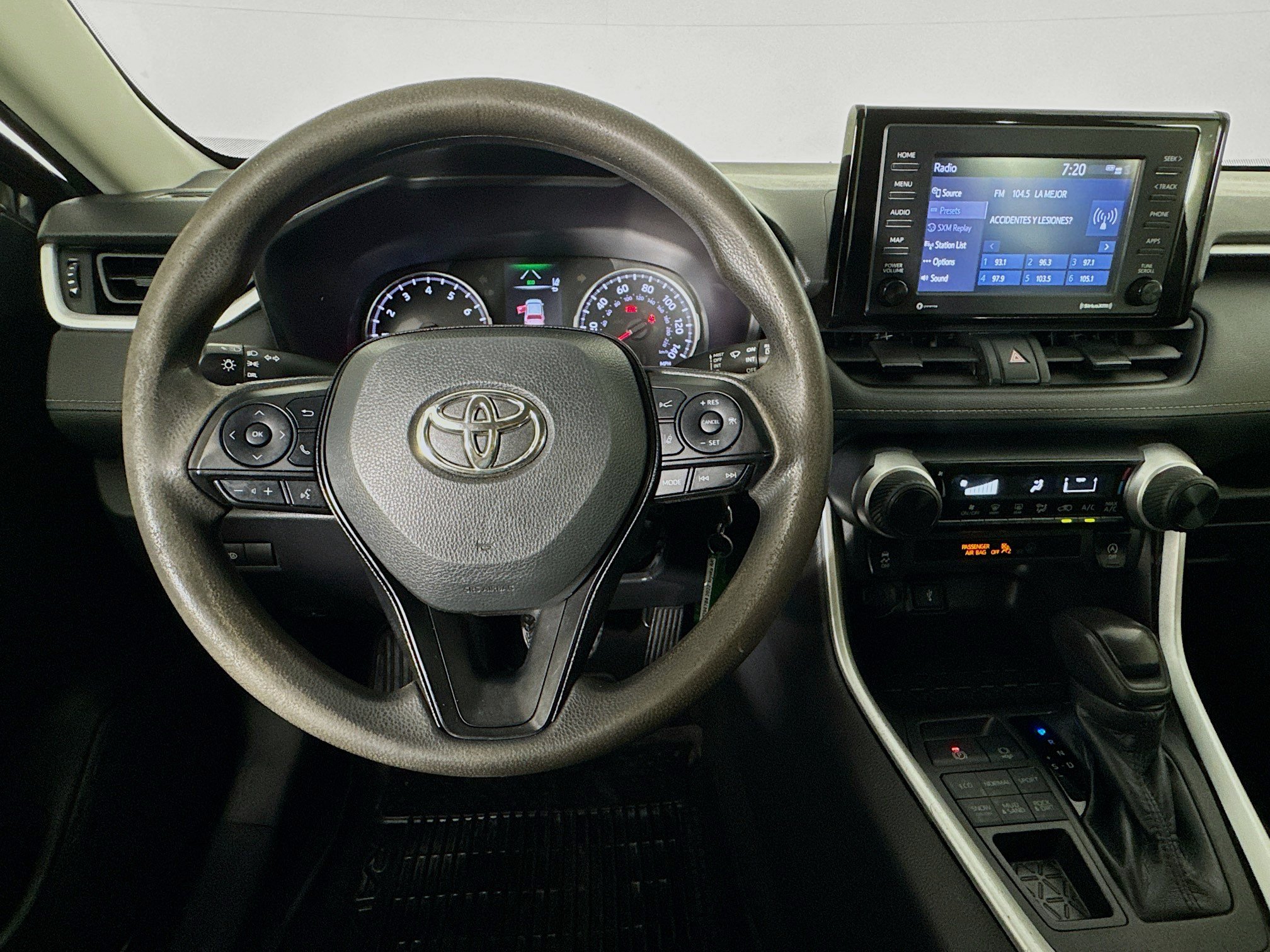 Used 2022 Toyota RAV4 LE AWD/4WD image 10