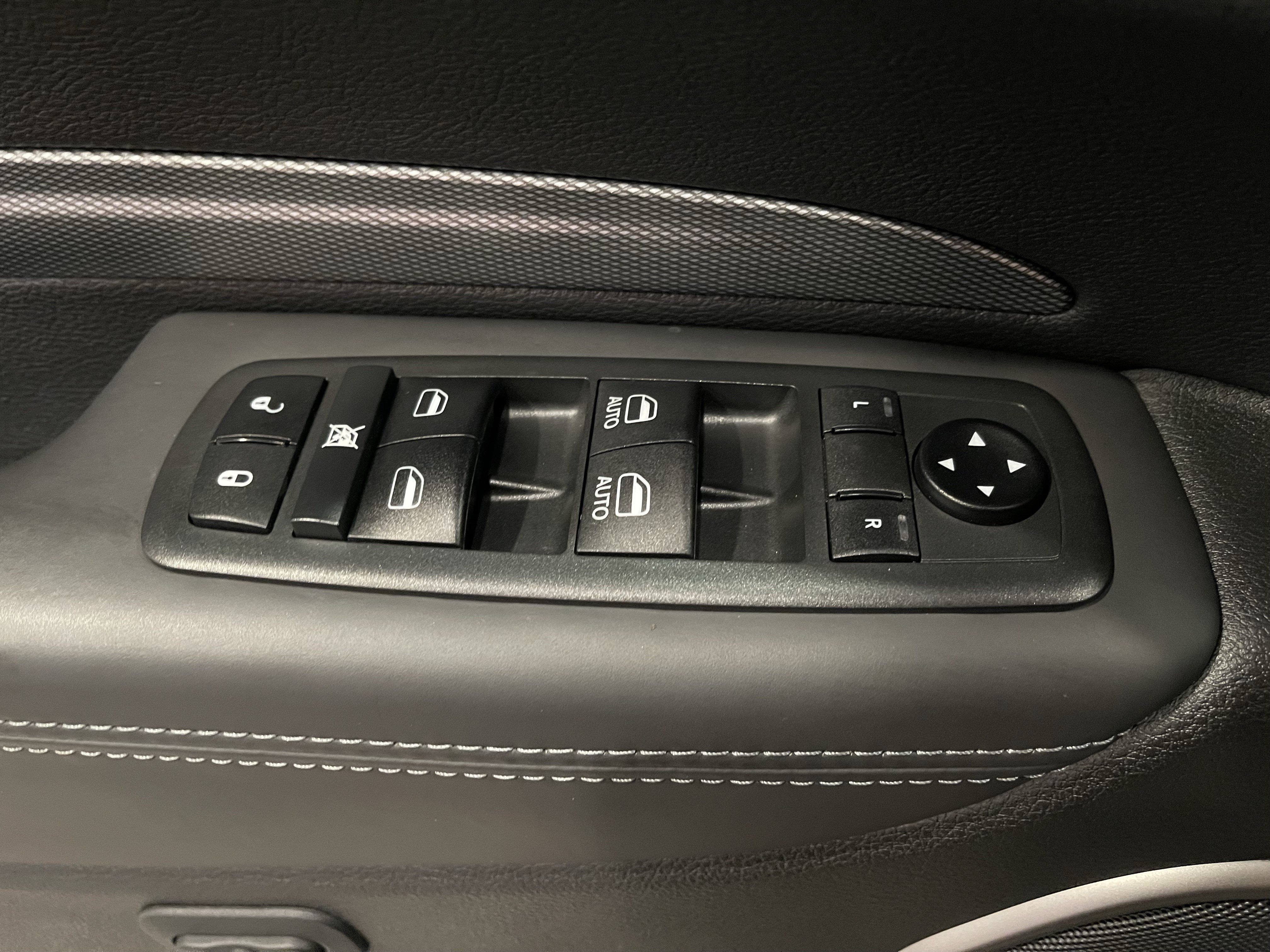 Used 2019 Dodge Durango R/T w/ Technology Group AWD/4WD image 11