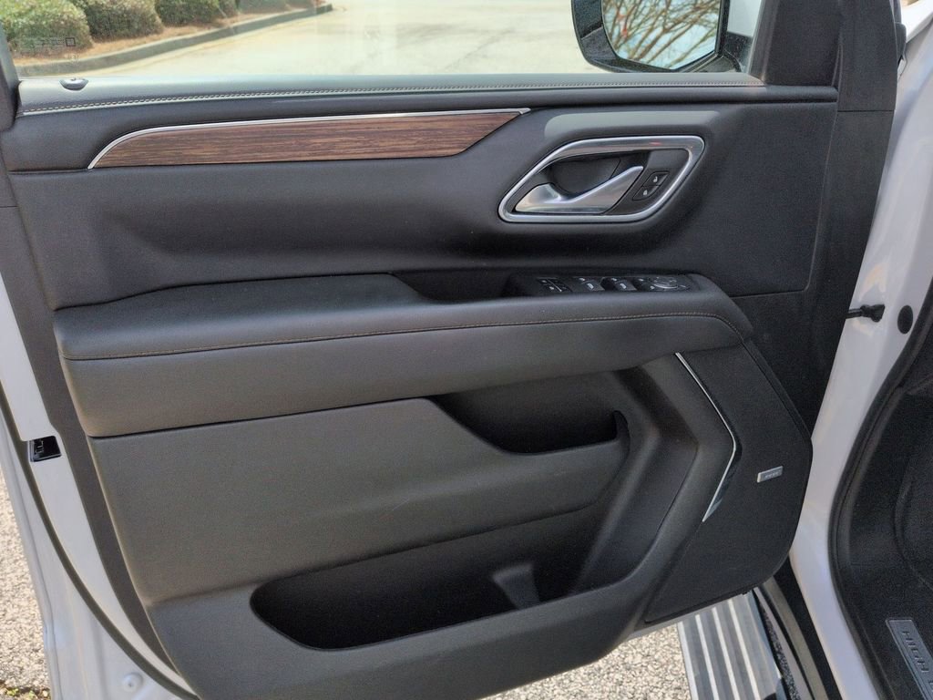Used 2023 Chevrolet Suburban High Country image 13