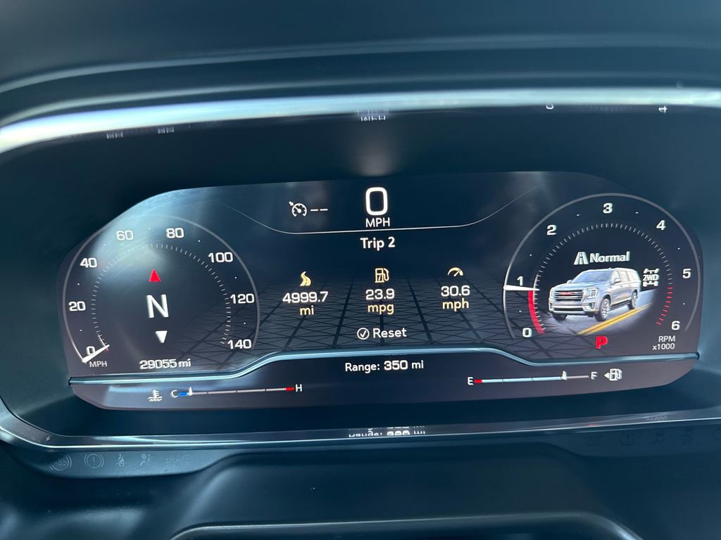 Used 2023 GMC Yukon SLT w/ SLT Luxury Package image 16