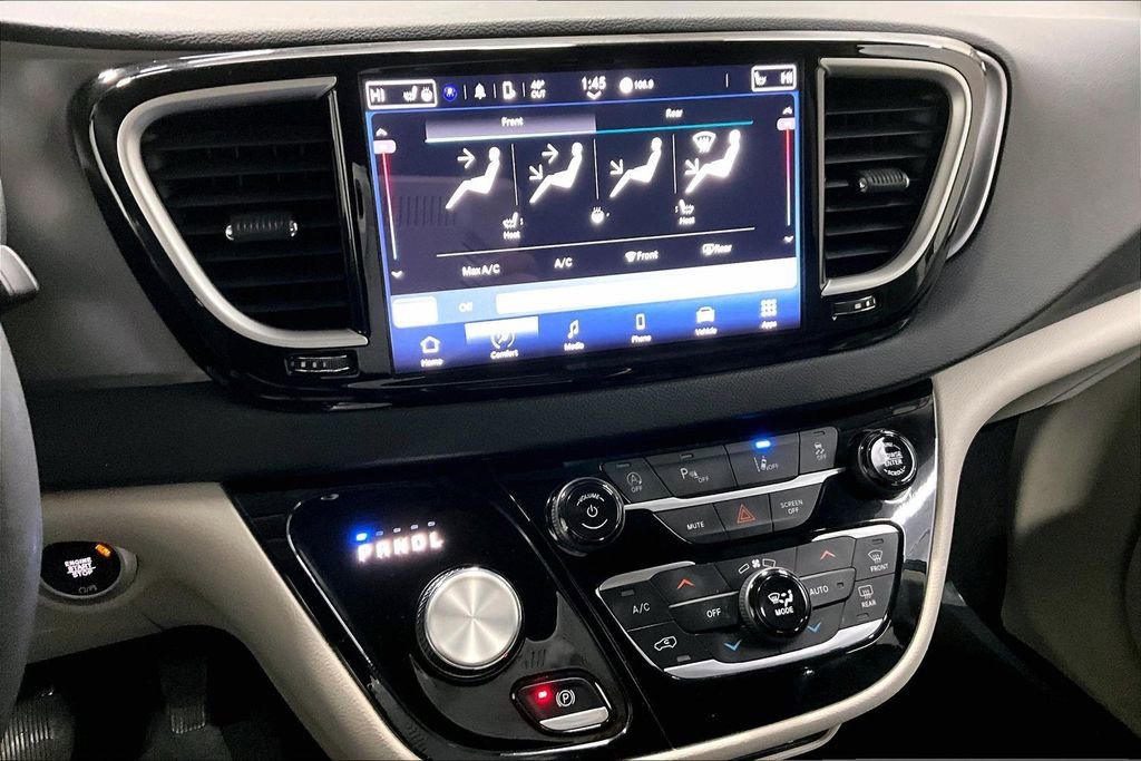 Used 2023 Chrysler Pacifica Touring-L image 10
