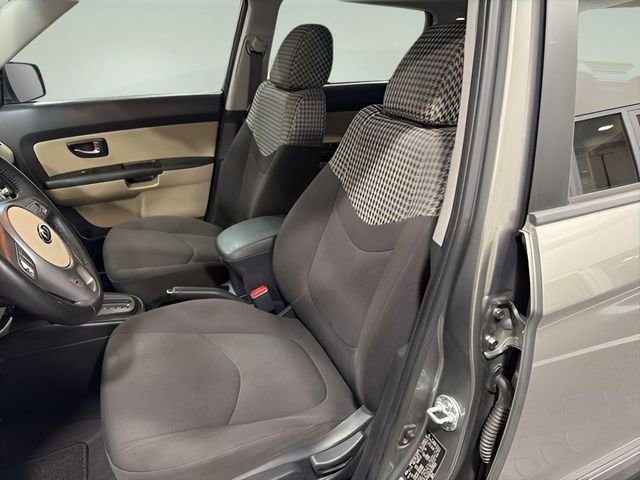 Used 2010 Kia Soul ! FWD image 11
