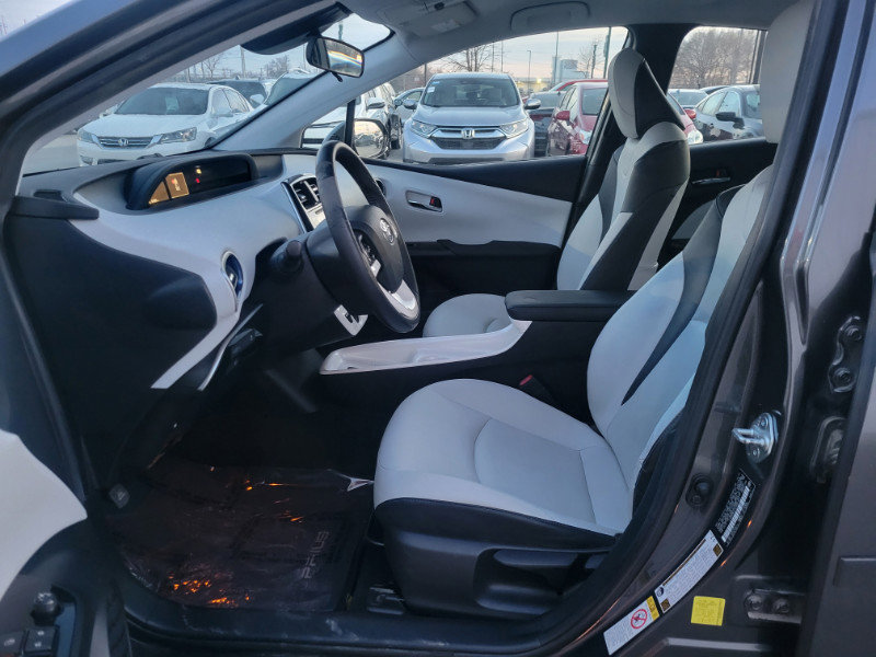 Used 2017 Toyota Prius Three Touring image 18