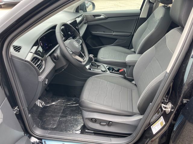 Used 2025 Volkswagen Taos SE image 17