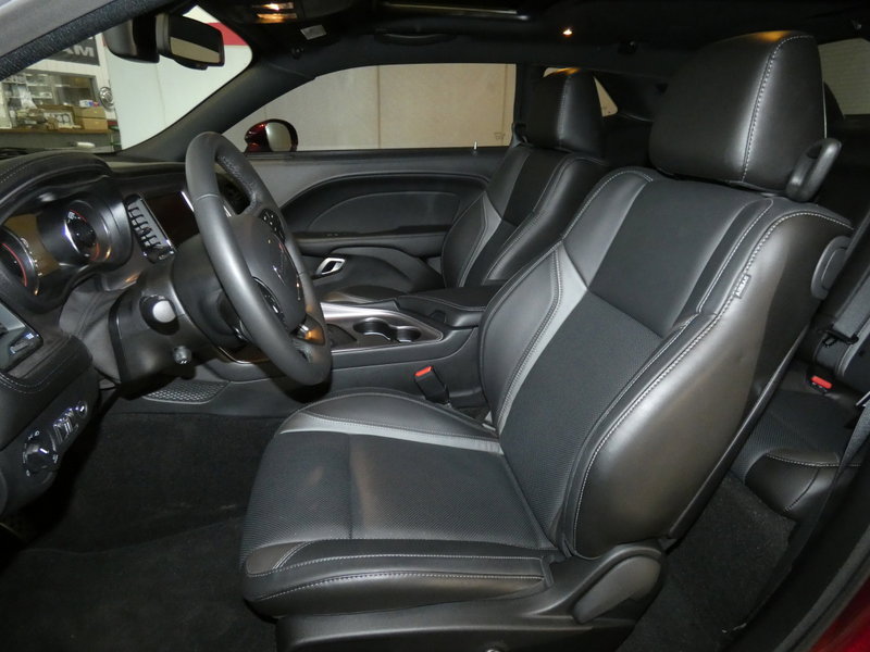 Used 2023 Dodge Challenger SXT w/ Plus Package image 2