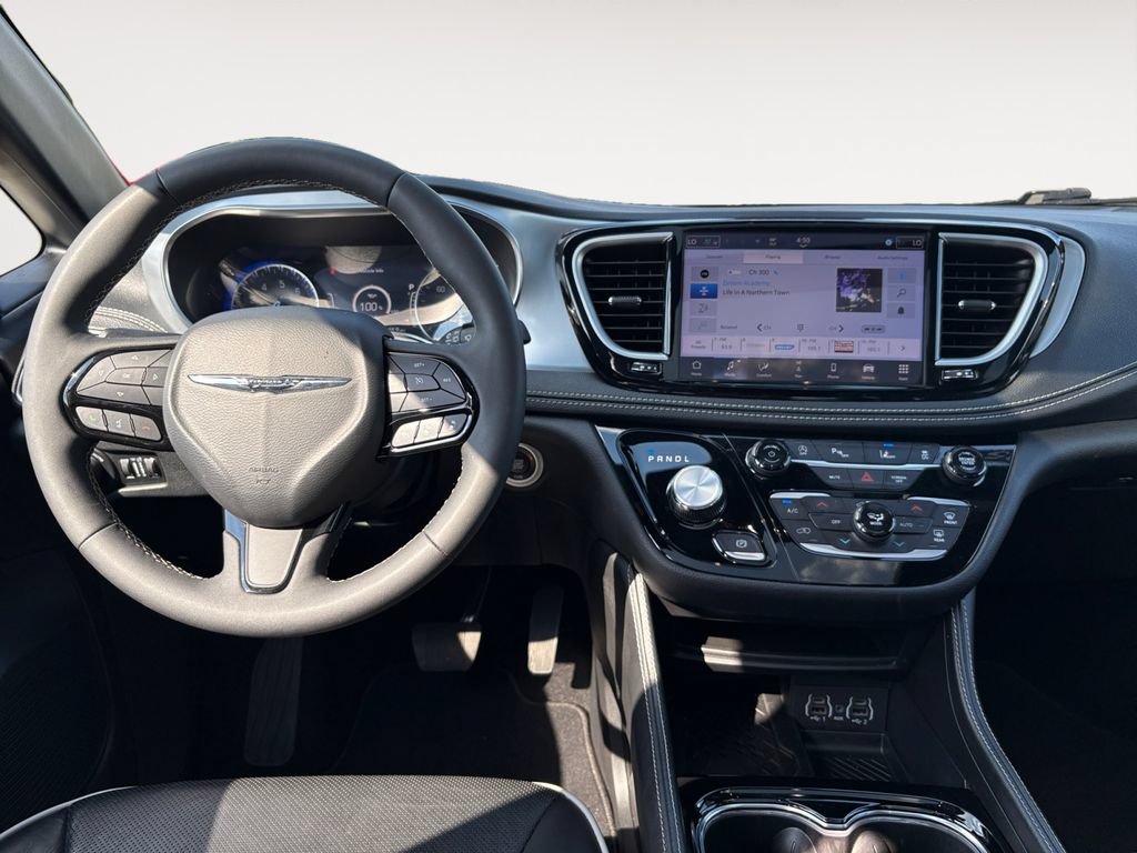 Used 2025 Chrysler Pacifica Limited FWD image 10