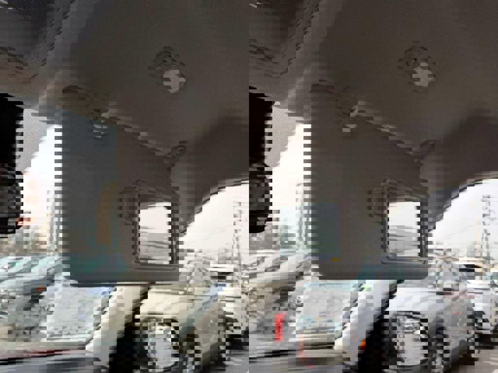 Certified 2025 Hyundai Venue SE image 24