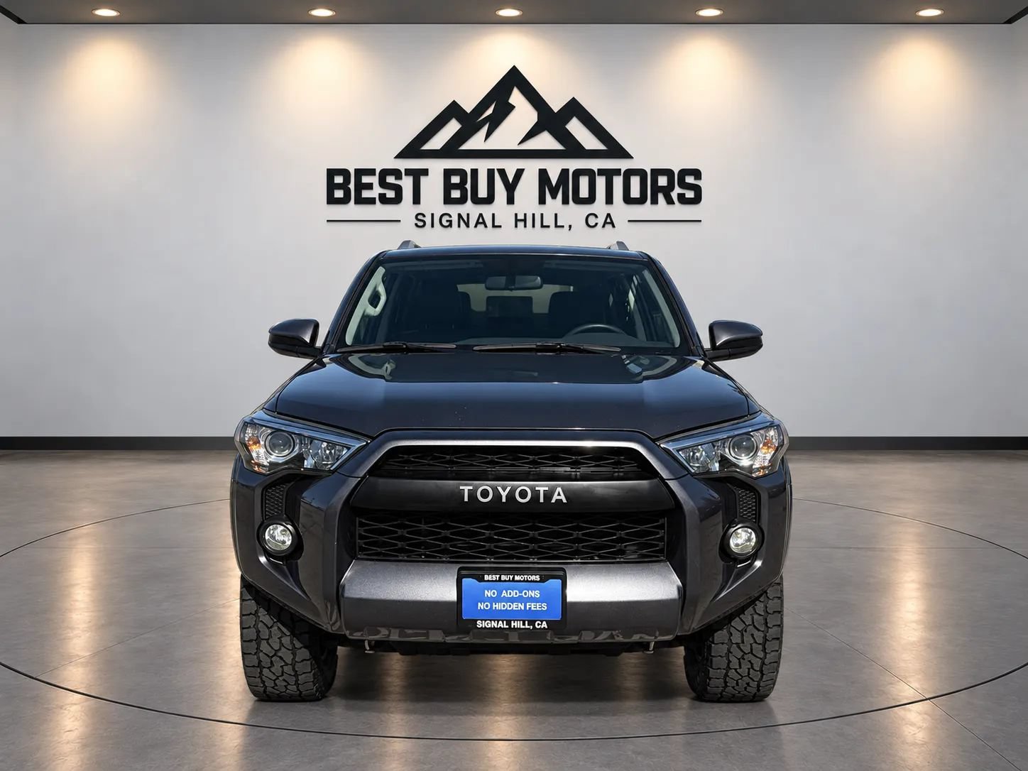 Used 2018 Toyota 4Runner SR5 AWD/4WD image 2