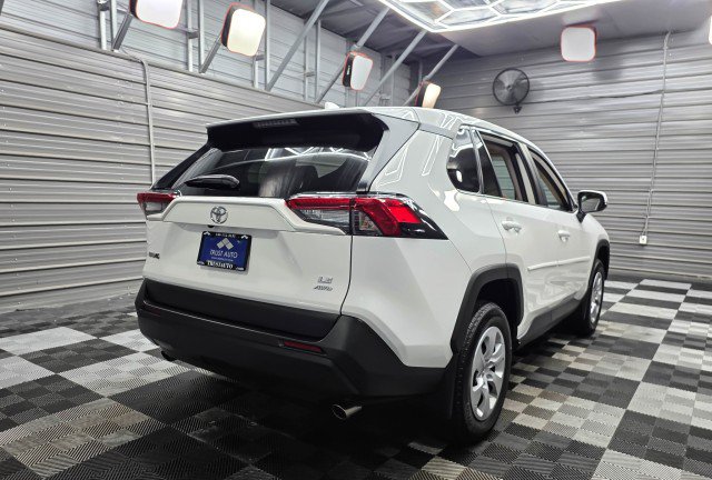 Used 2025 Toyota RAV4 LE AWD/4WD image 6