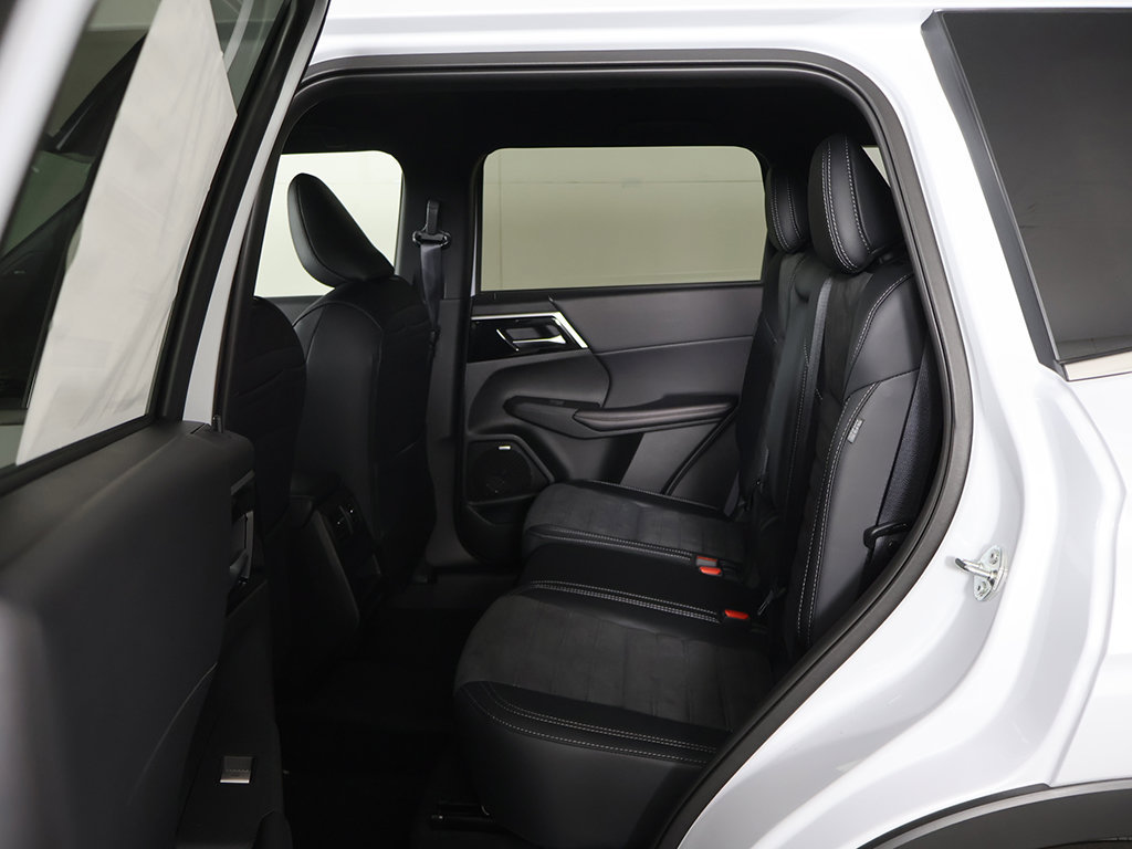 New 2026 Mitsubishi Outlander LE AWD/4WD image 30