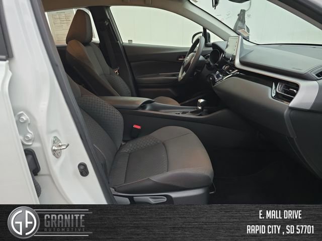 Used 2022 Toyota C-HR XLE image 34