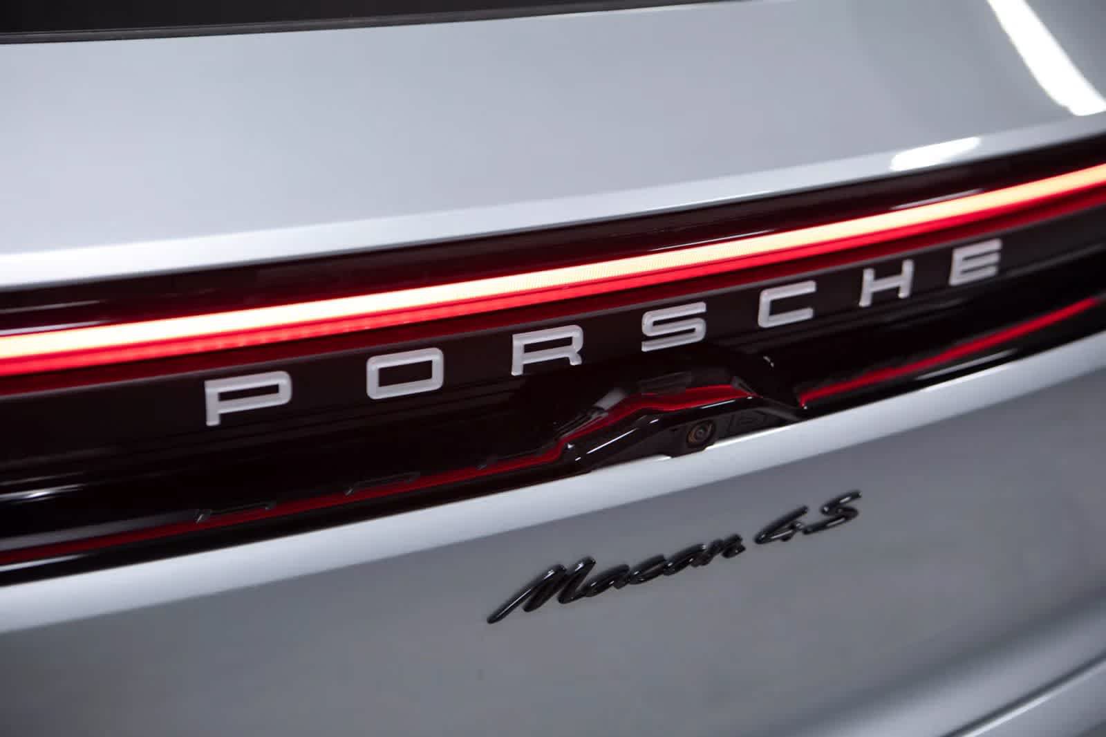 Certified 2026 Porsche Macan 4S Electric AWD/4WD image 19