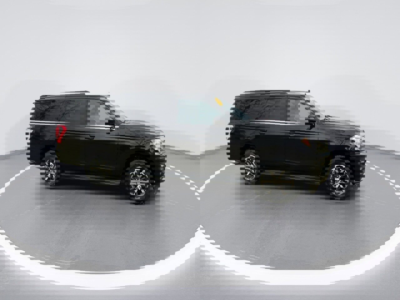 Used 2021 Ford Expedition Max XLT image 24